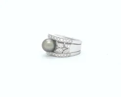 BAGUE AVEC PERLE DE TAHITI ET DIAMANTS