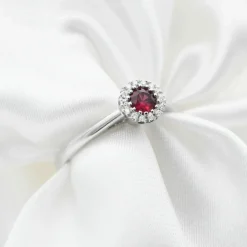 Bague avec rubis 0,26 ct et diamants