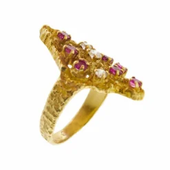 Bague avec rubis et diamants