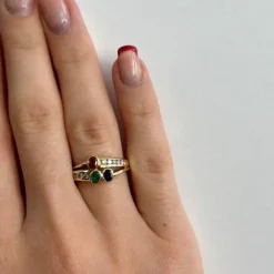 Bague avec rubis, émeraude, saphir et diamants