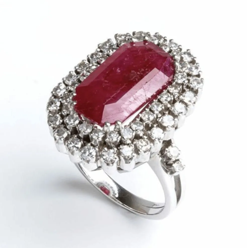 Bague avec rubis non chauffé et diamants