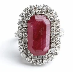 Bague avec rubis non chauffé et diamants