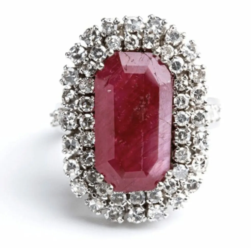 Bague avec rubis non chauffé et diamants