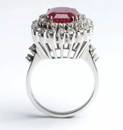 Bague avec rubis non chauffé et diamants