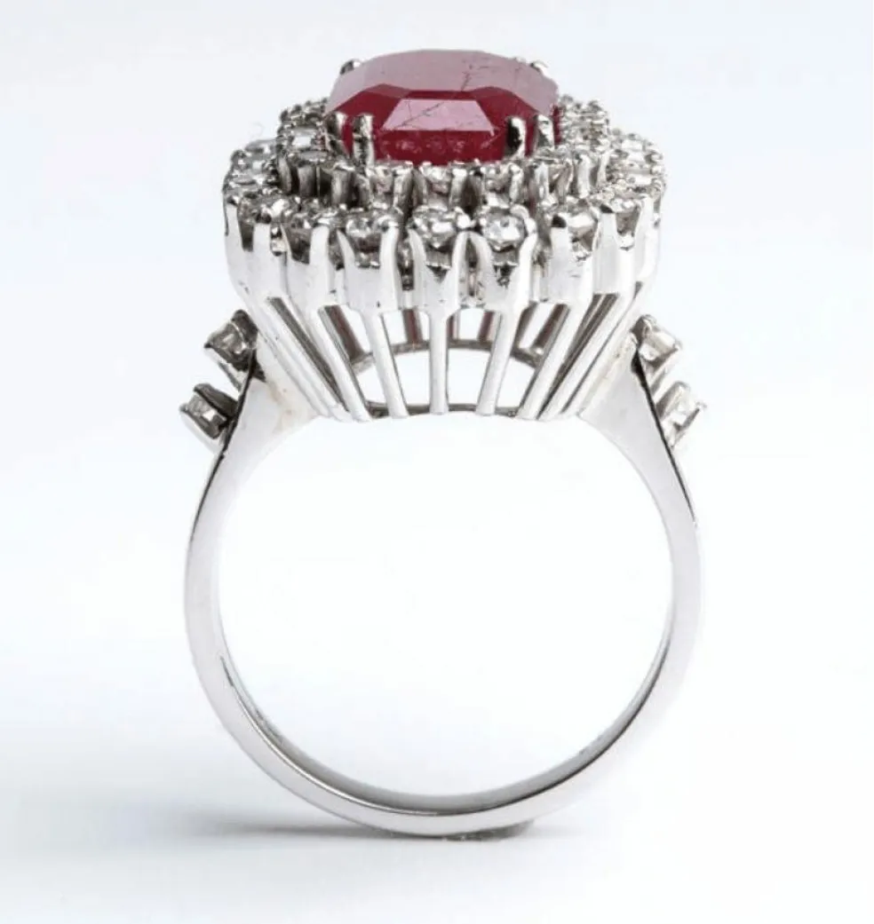 Bague avec rubis non chauffé et diamants