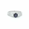 Bague avec saphir et diamants latéraux