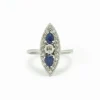 Bague avec saphirs et diamants, en or blanc