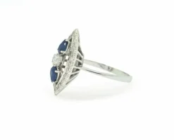 Bague avec saphirs et diamants, en or blanc