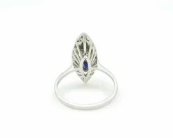 Bague avec saphirs et diamants, en or blanc