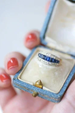 Bague Bandeau Art Deco Saphirs Calibrés et Diamants