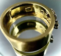 Bague bandeau en or jaune diamants