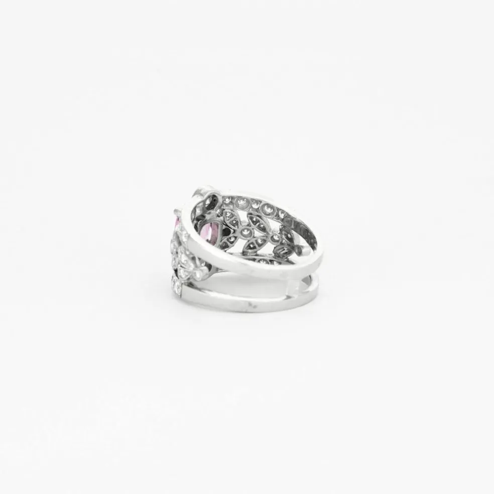 Bague bandeau en platine, saphir rose et diamants