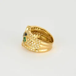 Bague bandeau or jaune, saphirs, émeraudes et diamants