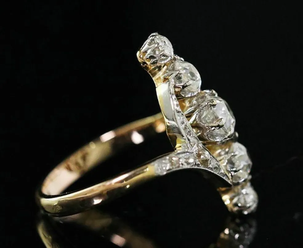 Bague Belle Epoque de forme marquise en diamants