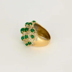 Bague boule deux ors, émeraudes cabochons et diamants