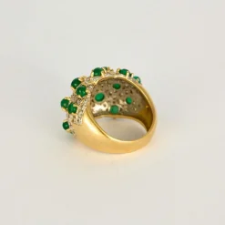 Bague boule deux ors, émeraudes cabochons et diamants