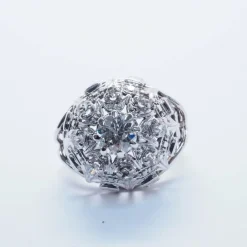 Bague boule or blanc et platine, diamants années 1950