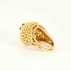 Bague boule vintage en or jaune 18K sertie de 6 saphirs et d'un rubis