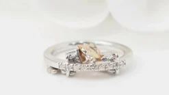 Bague breloques en or blanc et diamants