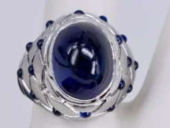 Bague cabochon saphir serti clos en or blanc