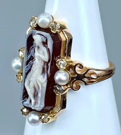 Bague camée sur agate perles fines diamants
