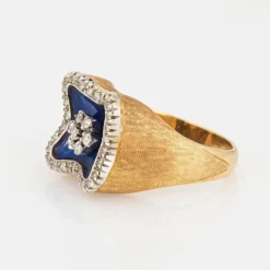 Bague carrée en or jaune, diamant et émail bleu royal