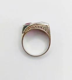 Bague chevalière art deco or blanc 18k et platine ornée d'un diamant taille rose et d'un rubis synthétique