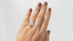 Bague chevalière en or blanc et diamants