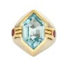 Bague chevalière en or gris topaze bleue et rubis