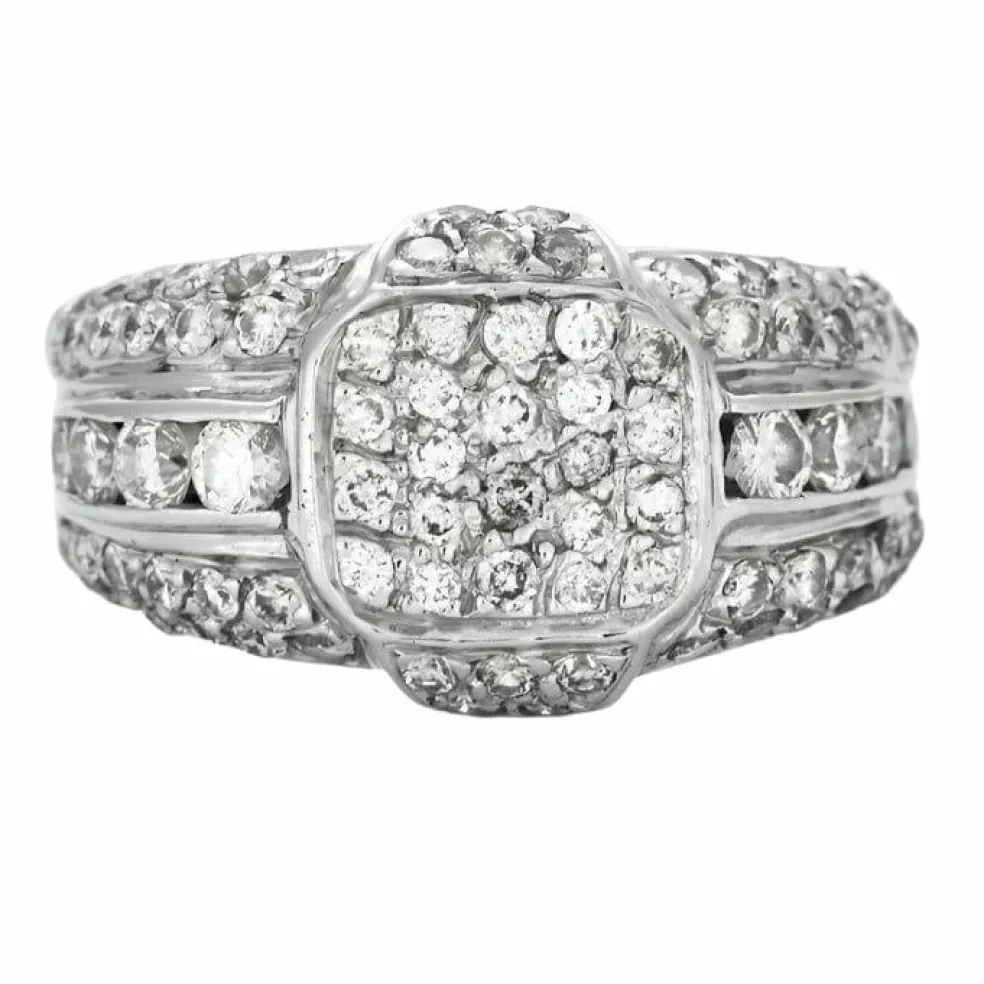 Bague chevalière en or gris, pavage diamants