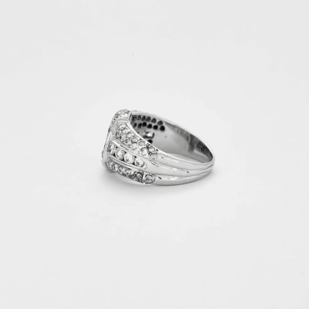 Bague chevalière en or gris, pavage diamants