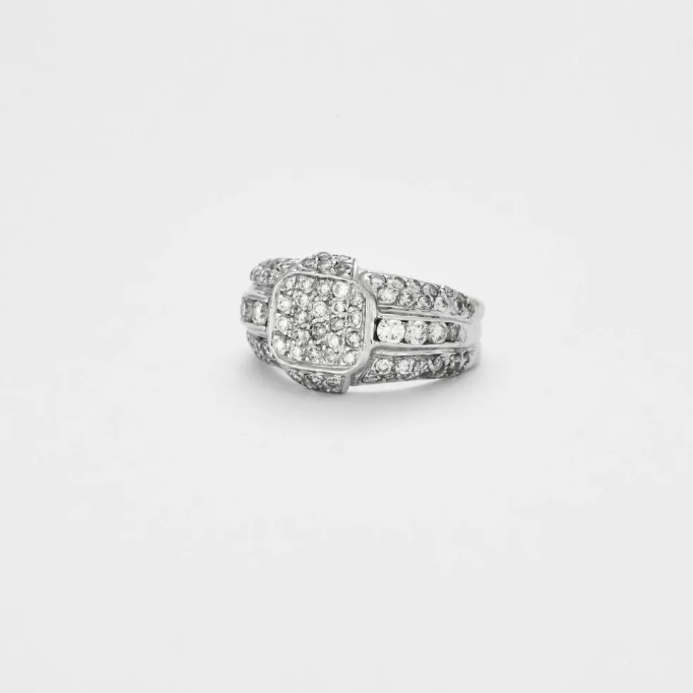 Bague chevalière en or gris, pavage diamants