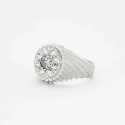 Bague chevalière en or gris et diamants
