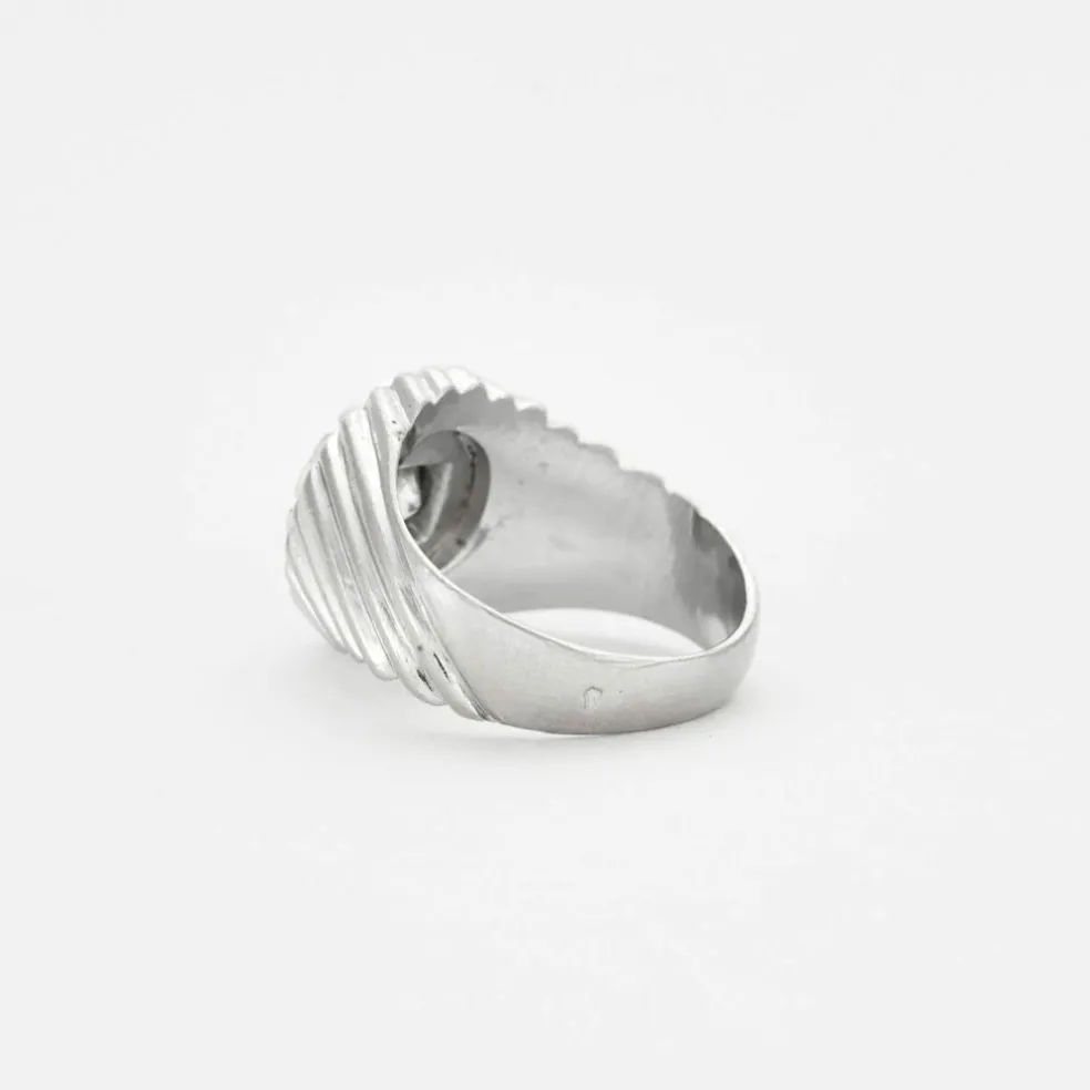Bague chevalière en or gris et diamants