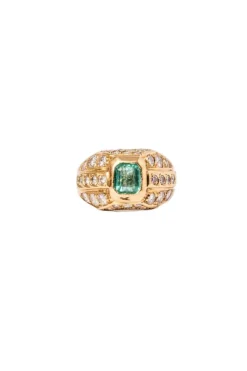 Bague Chevalière en or jaune émeraude et diamants