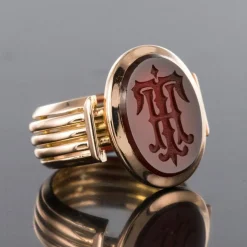 Bague chevalière or et intaille sur cornaline