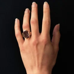 Bague chevalière or et intaille sur cornaline