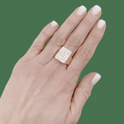Bague chevalière or jaune, diamants.