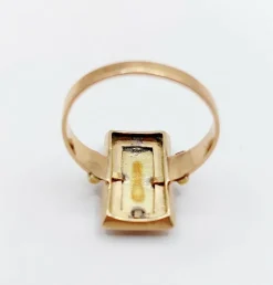 Bague chevalière victorienne or rose et or jaune, finement ciselée et gravée MR (circa 1890)