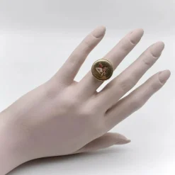 Bague chérubin ailé en émail doré de style victorien