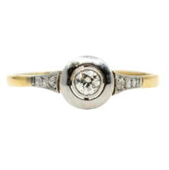 Bague cible en platine et diamants