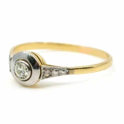 Bague cible en platine et diamants
