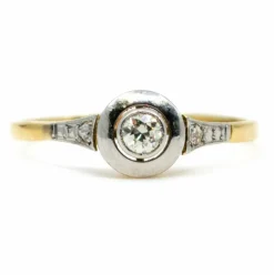 Bague cible en platine et diamants