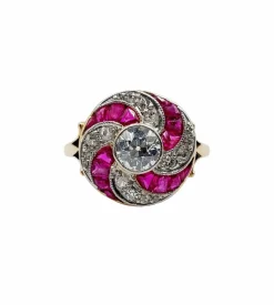 Bague cible tourbillon Art Déco or jaune diamant et rubis calibrés