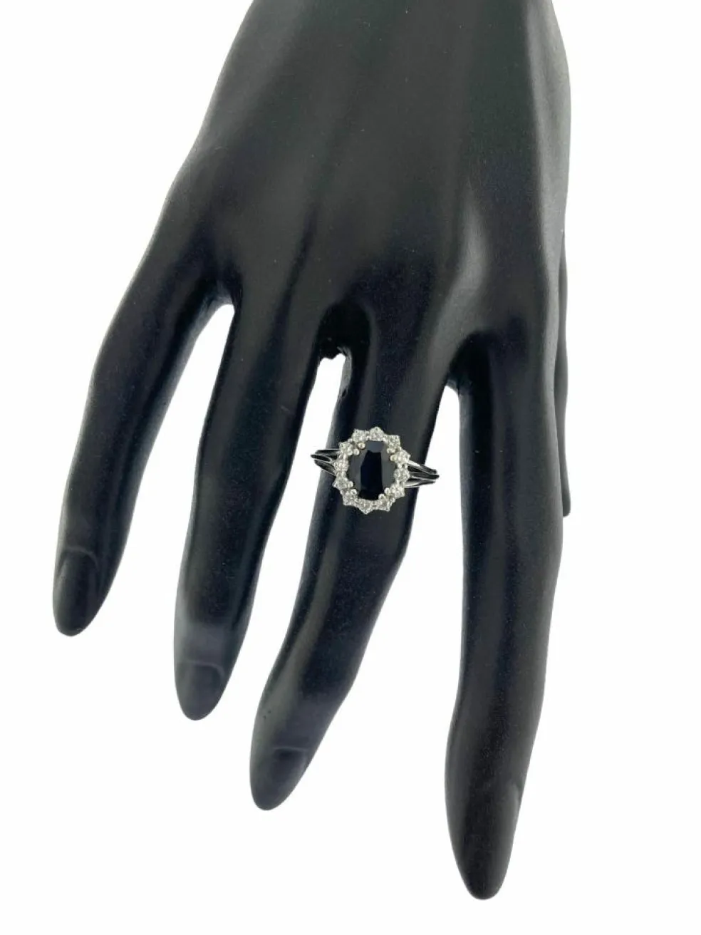 Bague classique en or blanc diamants et saphir certificat IGI