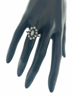 Bague cocktail art déco en or blanc certifiée HRD avec diamants