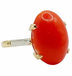 Bague cocktail Art Déco or jaune, cabochon de corail