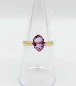 Bague cocktail art deco or jaune 18k ornée d'une améthyste 2,12 carats en sertis griffes