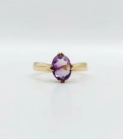 Bague cocktail art deco or jaune 18k ornée d'une améthyste 2,12 carats en sertis griffes