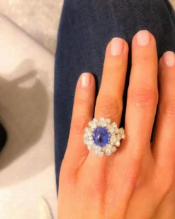 Bague cocktail en diamants et saphir cabochon